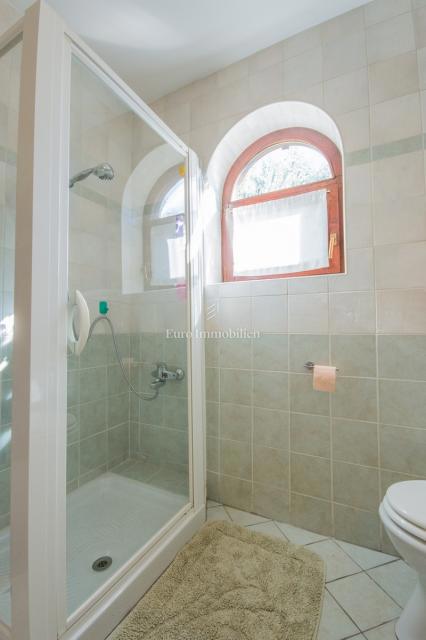 Enonadstropna hiša z vrtom in panoramskim pogledom na morje - Poreč