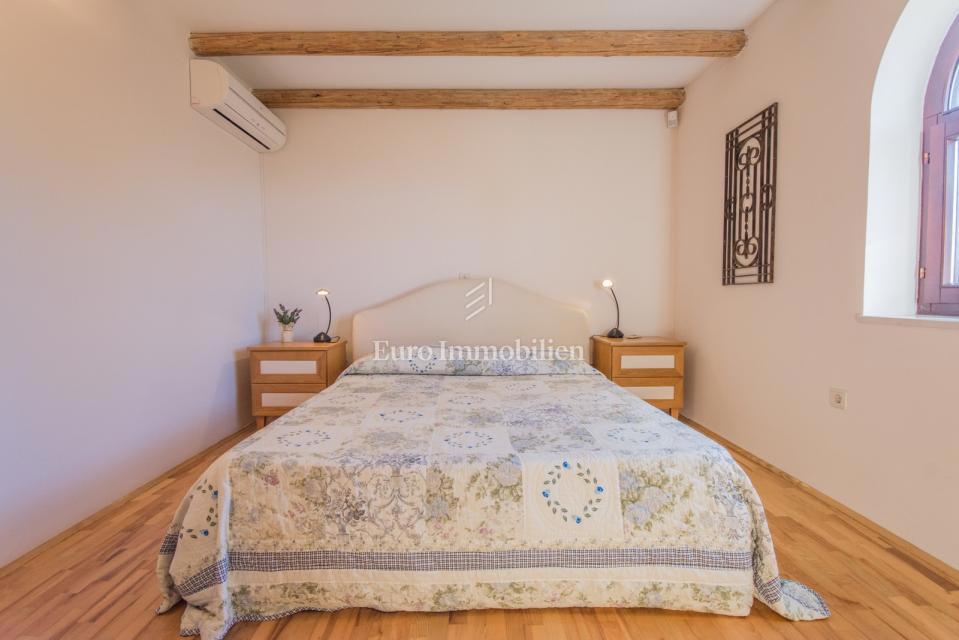 Enonadstropna hiša z vrtom in panoramskim pogledom na morje - Poreč