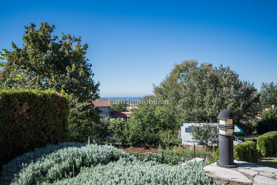 Enonadstropna hiša z vrtom in panoramskim pogledom na morje - Poreč