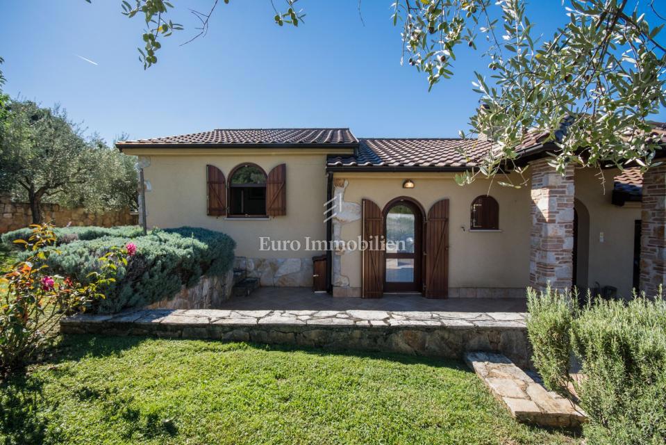 Enonadstropna hiša z vrtom in panoramskim pogledom na morje - Poreč