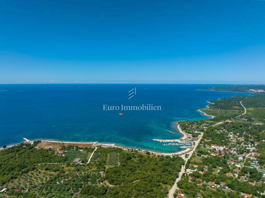 Istra, Peroj – Stavbno zemljišče z infrastrukturo