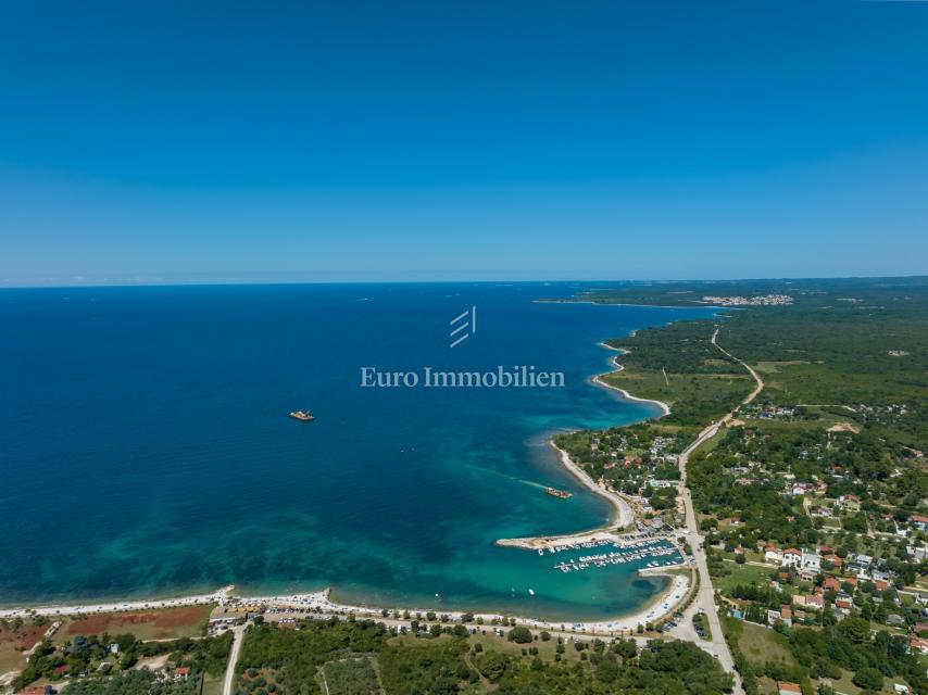 Istra, Peroj – Stavbno zemljišče z infrastrukturo