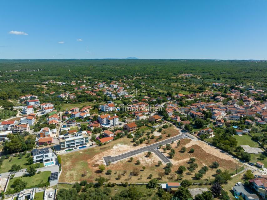 Istra, Peroj – Stavbno zemljišče z infrastrukturo