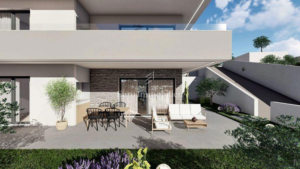 Tisno, luksuzno stanovanje v drugi vrsti do morja