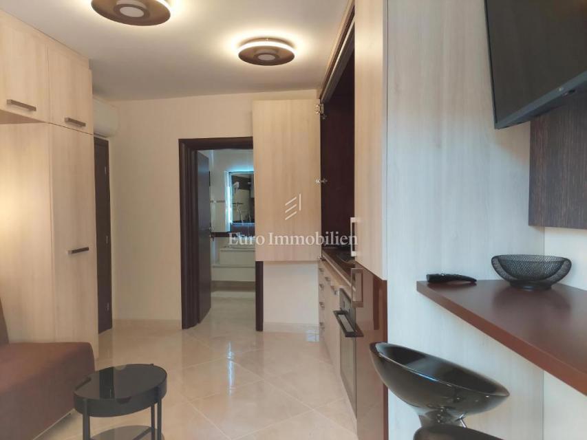 Novi Vinodolski - hiša s tremi stanovanjskimi enotami