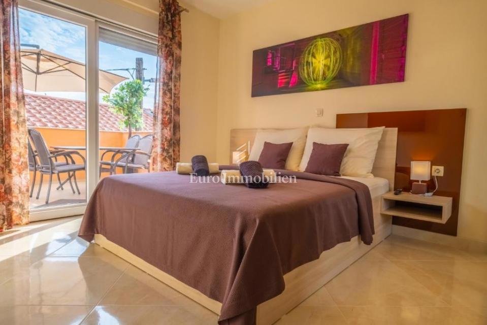 Novi Vinodolski - hiša s tremi stanovanjskimi enotami