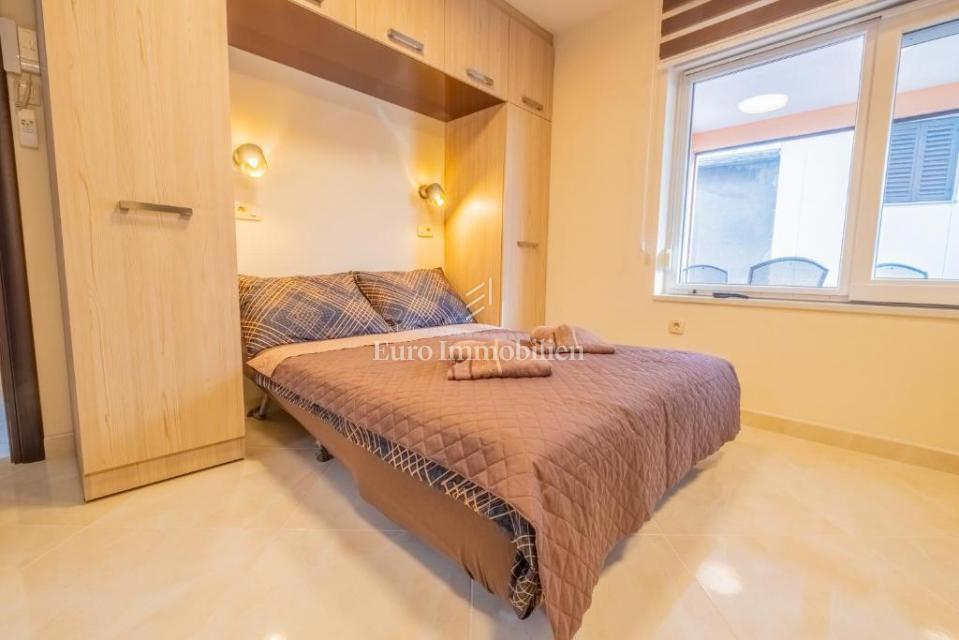 Novi Vinodolski - hiša s tremi stanovanjskimi enotami