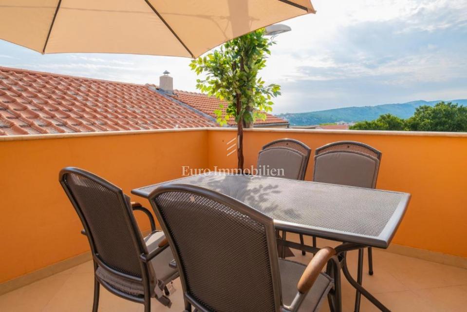 Novi Vinodolski - hiša s tremi stanovanjskimi enotami