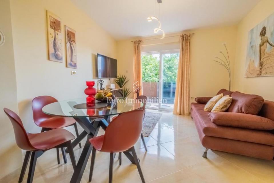 Novi Vinodolski - hiša s tremi stanovanjskimi enotami