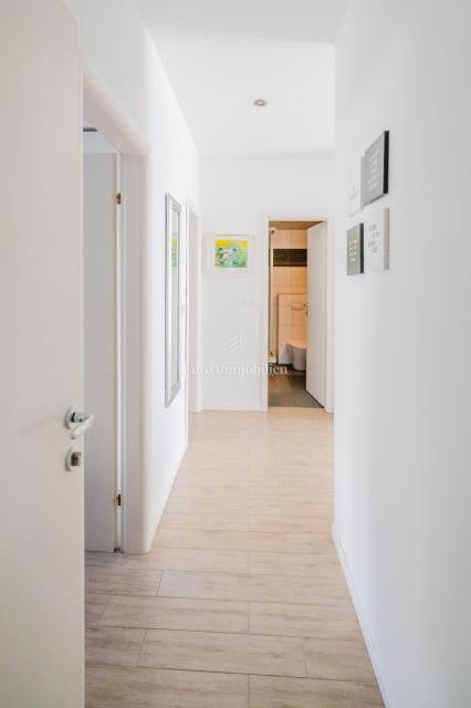 Crikvenica - hiša s 4 apartmaji in pogledom na morje