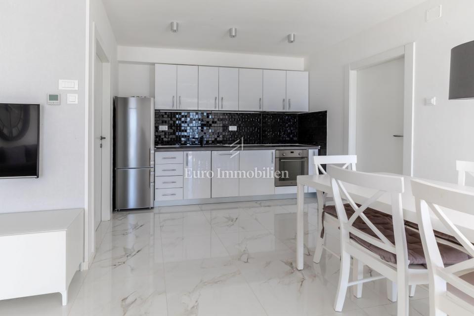 Crikvenica - hiša s 4 apartmaji in pogledom na morje