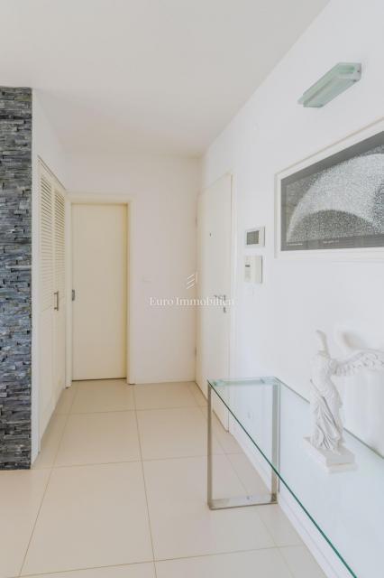 Crikvenica - hiša s 4 apartmaji in pogledom na morje