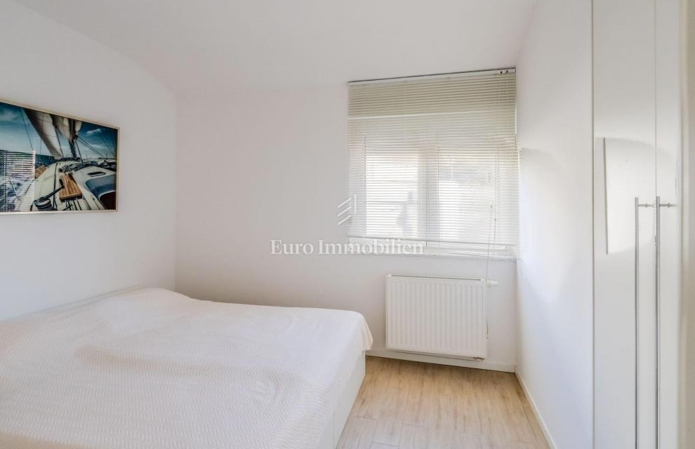 Crikvenica - hiša s 4 apartmaji in pogledom na morje