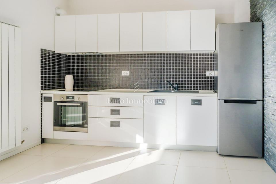 Crikvenica - hiša s 4 apartmaji in pogledom na morje