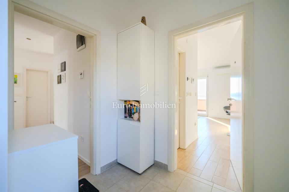 Crikvenica - hiša s 4 apartmaji in pogledom na morje