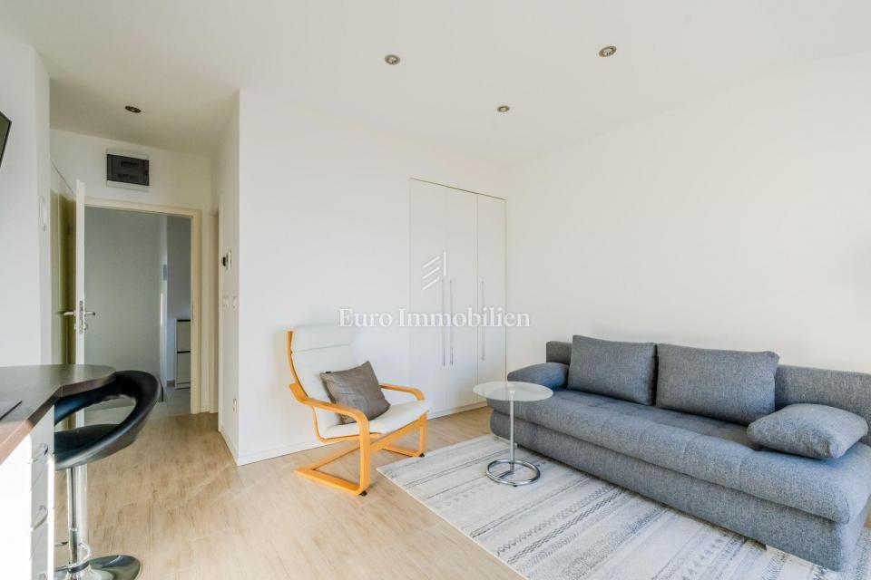 Crikvenica - hiša s 4 apartmaji in pogledom na morje