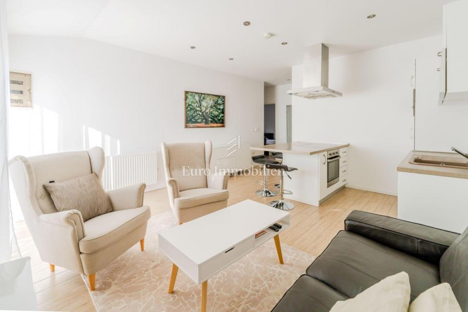 Crikvenica - hiša s 4 apartmaji in pogledom na morje