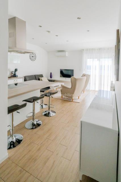 Crikvenica - hiša s 4 apartmaji in pogledom na morje