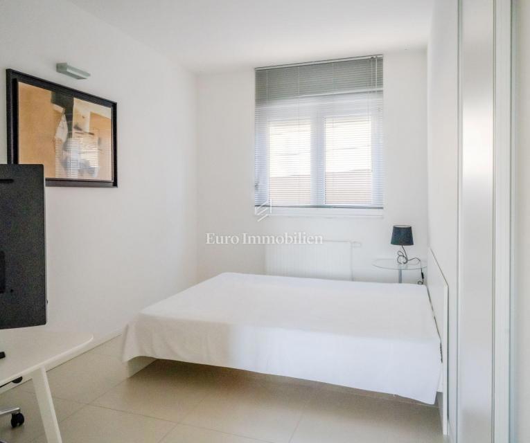 Crikvenica - hiša s 4 apartmaji in pogledom na morje