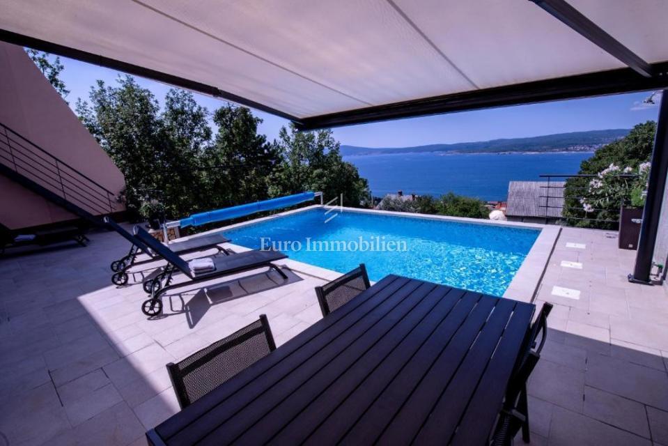 Crikvenica - hiša s 4 apartmaji in pogledom na morje