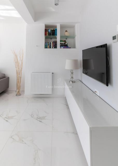 Crikvenica - hiša s 4 apartmaji in pogledom na morje