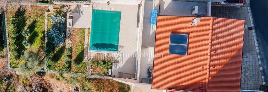 Crikvenica - hiša s 4 apartmaji in pogledom na morje