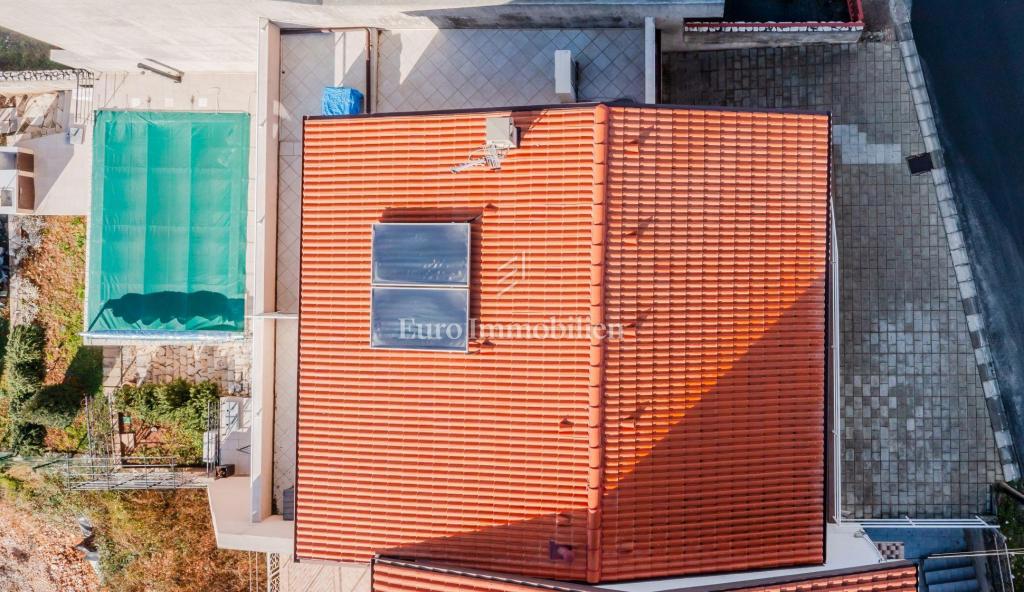 Crikvenica - hiša s 4 apartmaji in pogledom na morje