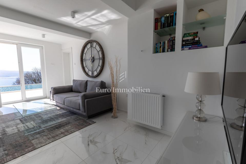 Crikvenica - hiša s 4 apartmaji in pogledom na morje