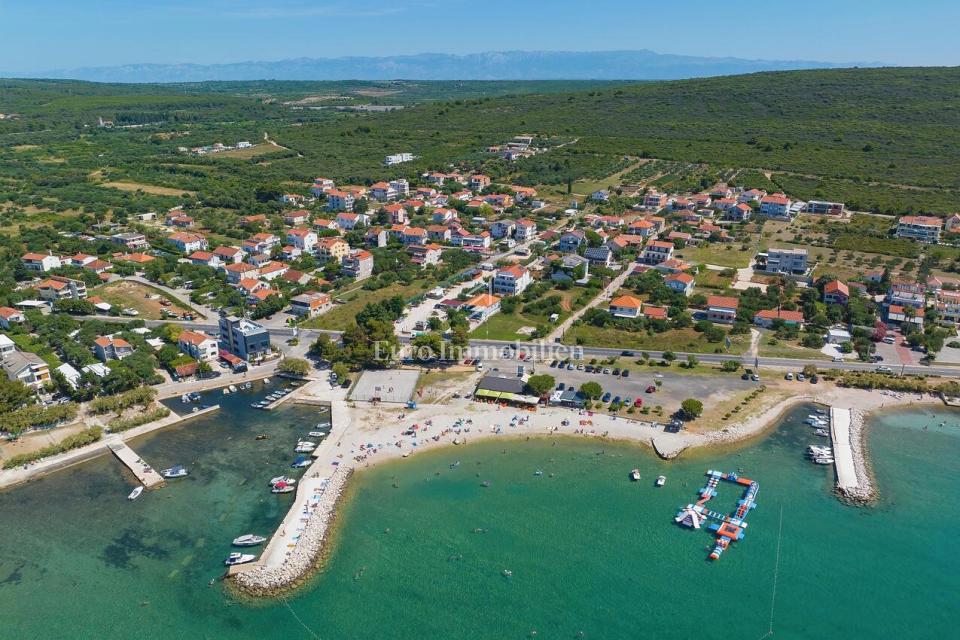 Sukošan - gradbeno zemljišče z dovoljenjem, 350 m od morja