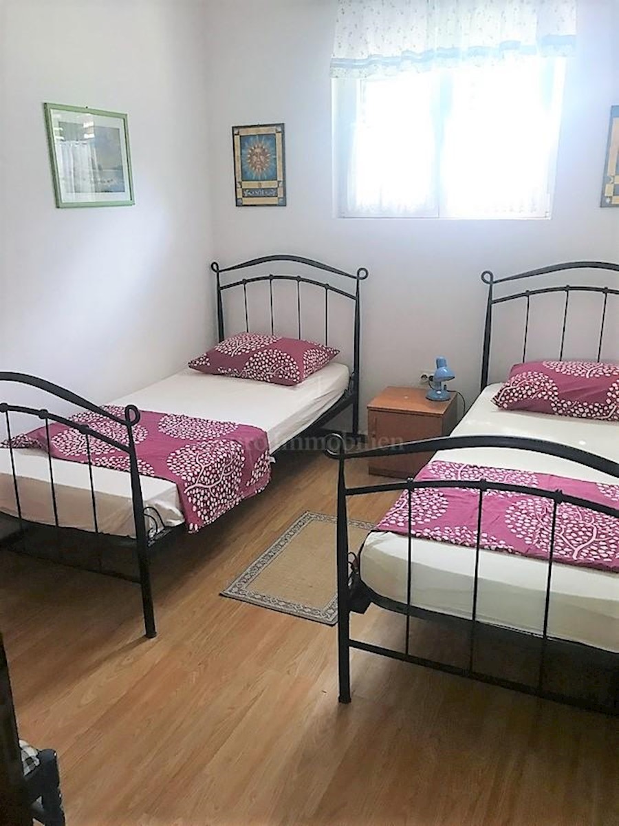 Apartmanska kuća s bazenom i predivnim pogledom, otok Šolta