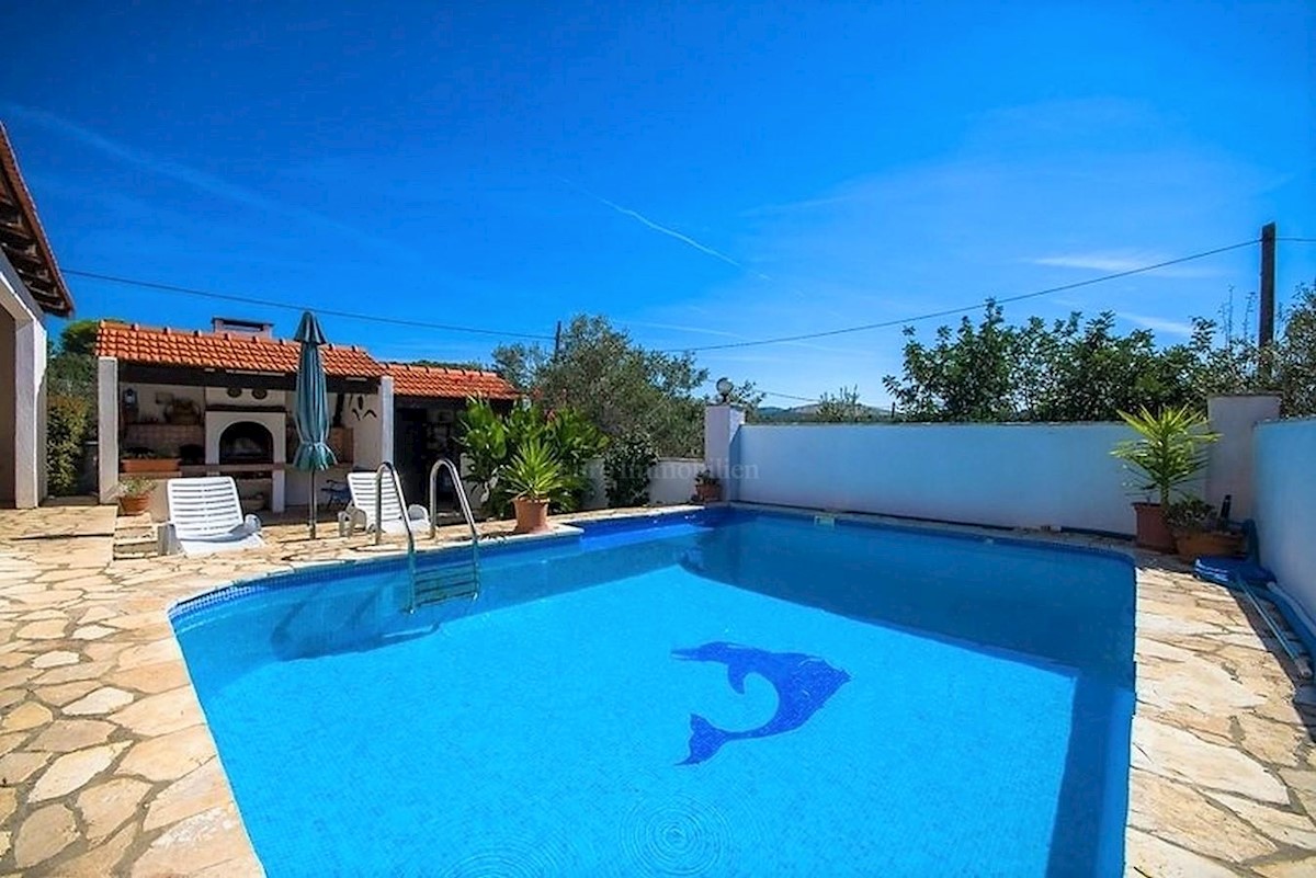 Apartmanska kuća s bazenom i predivnim pogledom, otok Šolta