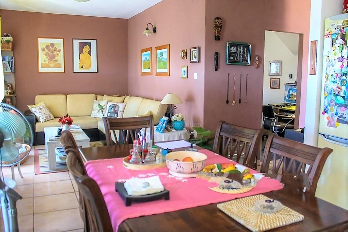 Apartmanska kuća s bazenom i predivnim pogledom, otok Šolta