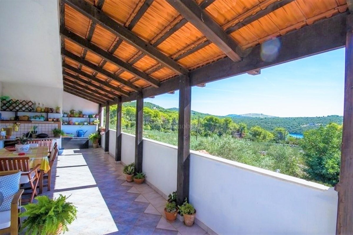 Apartmanska kuća s bazenom i predivnim pogledom, otok Šolta