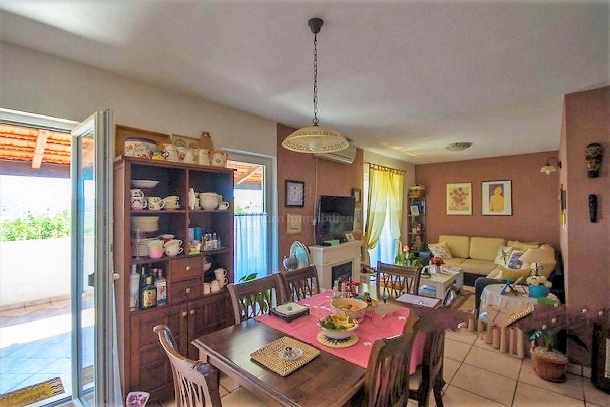 Apartmanska kuća s bazenom i predivnim pogledom, otok Šolta