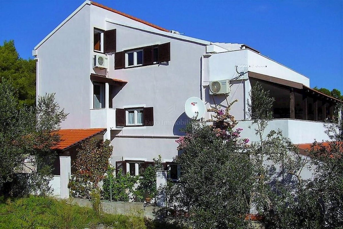 Apartmanska kuća s bazenom i predivnim pogledom, otok Šolta