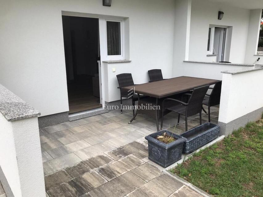 Lukovo hiša s štirimi stanovanji
