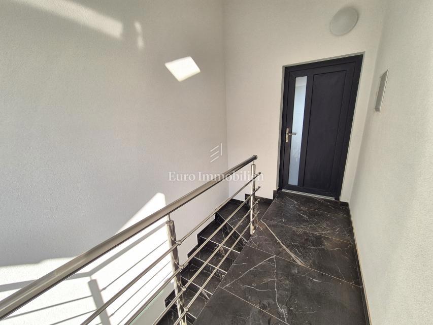 Apartma s čudovitim pogledom na morje - novogradnja v zalivu Soline 