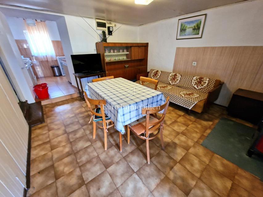 Krk - hiša za obnovo na večji parceli