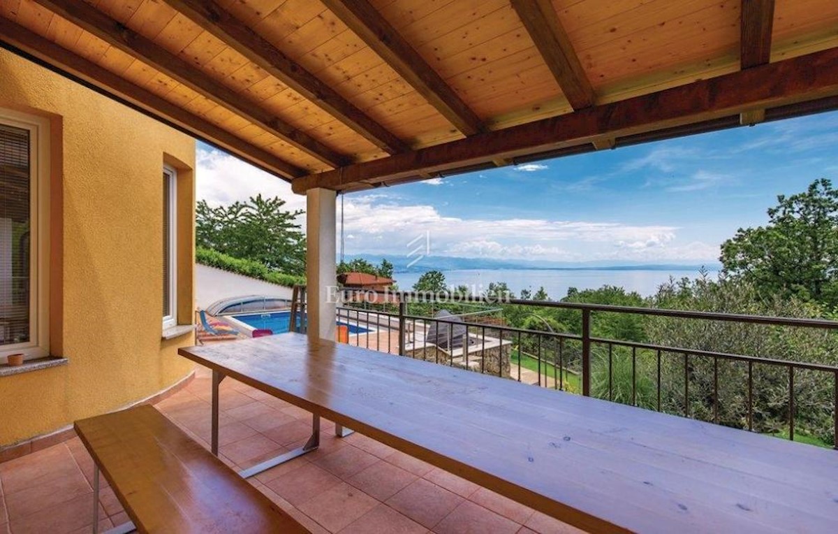 Prekrasna villa za odmor s pogledom na more, u okolici Opatije!