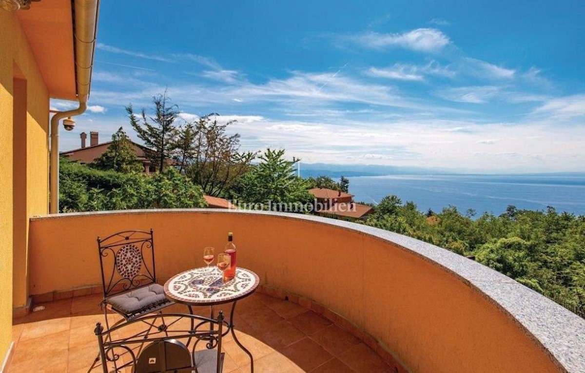 Prekrasna villa za odmor s pogledom na more, u okolici Opatije!