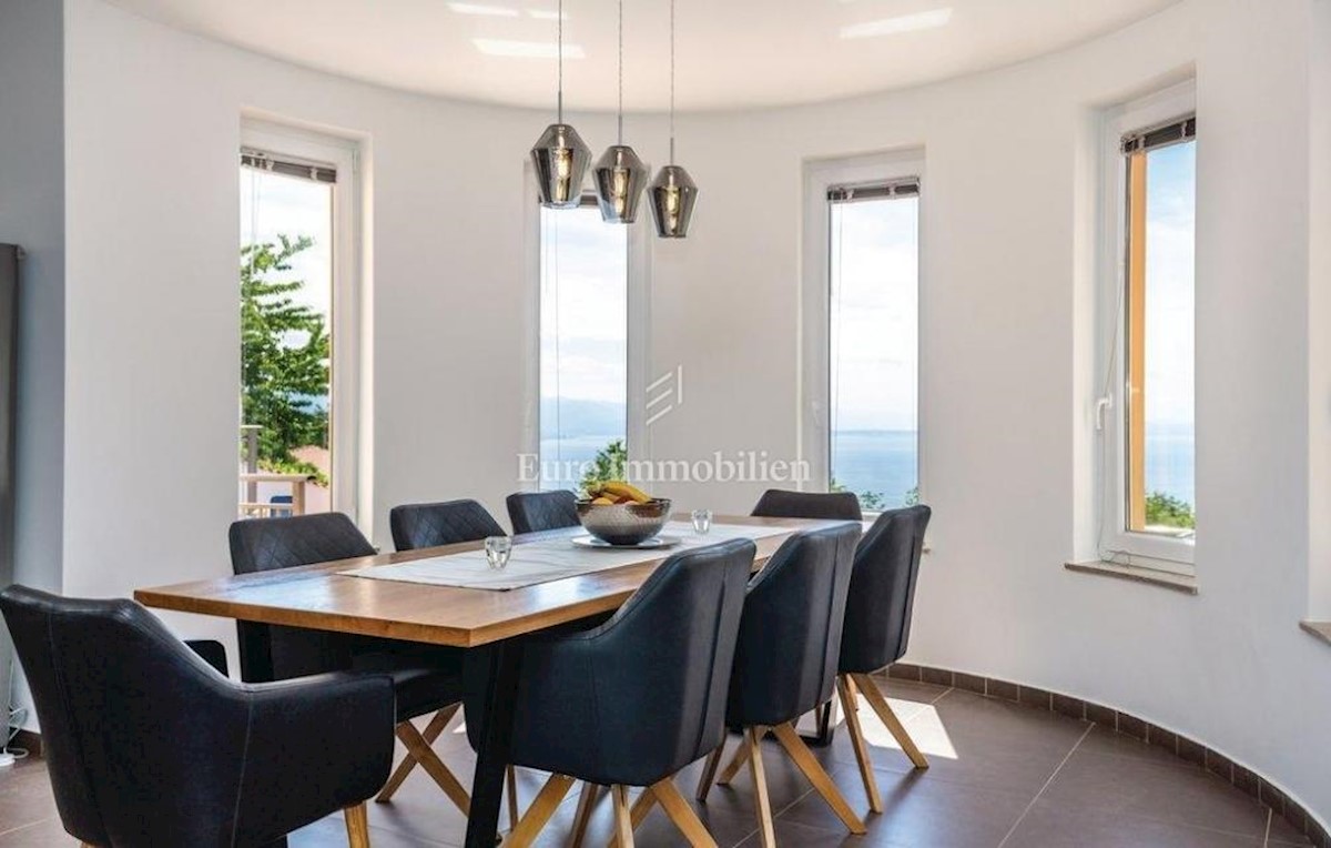 Prekrasna villa za odmor s pogledom na more, u okolici Opatije!