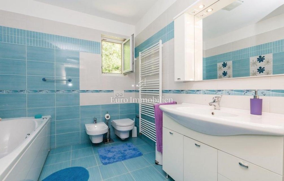 Prekrasna villa za odmor s pogledom na more, u okolici Opatije!