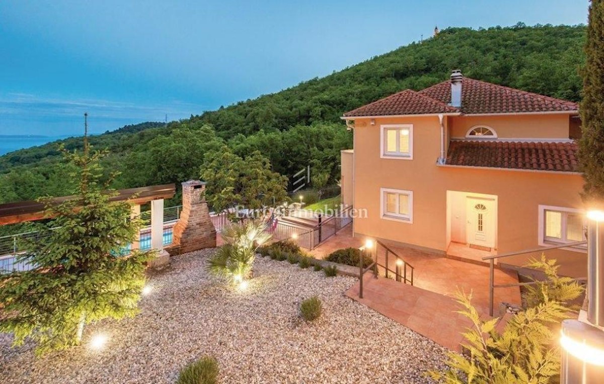 Prekrasna villa za odmor s pogledom na more, u okolici Opatije!