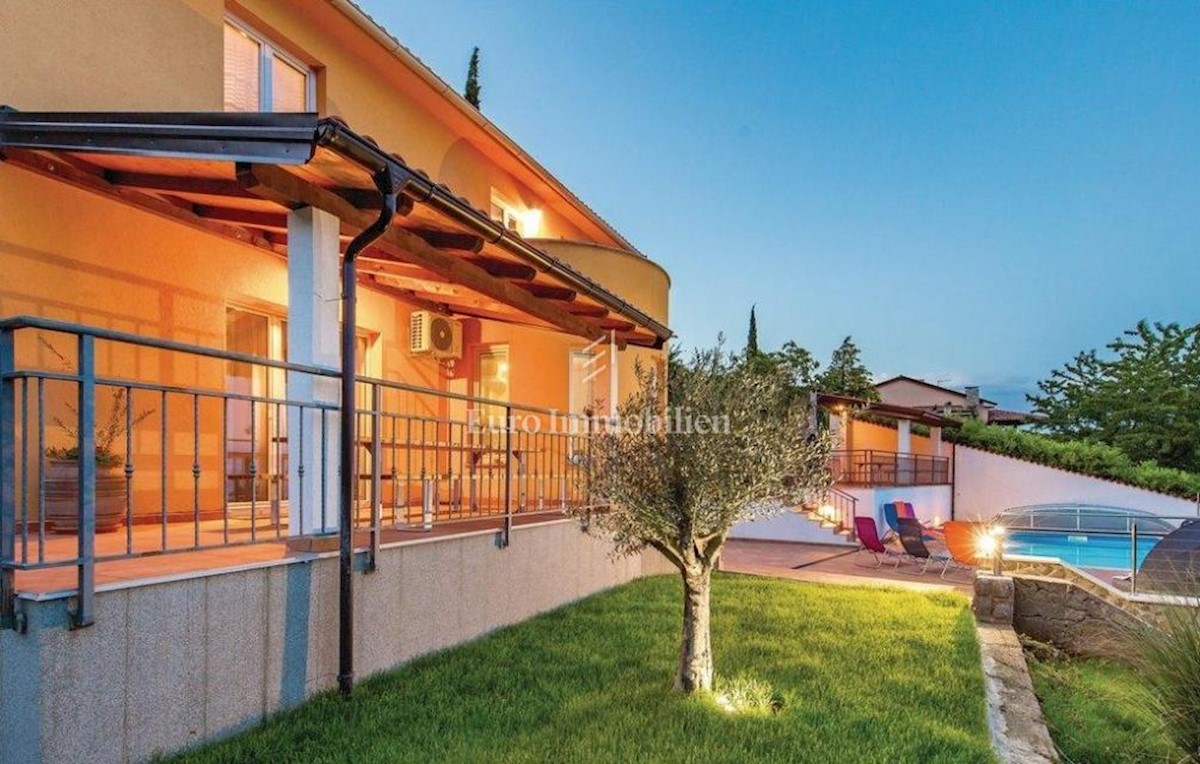 Prekrasna villa za odmor s pogledom na more, u okolici Opatije!