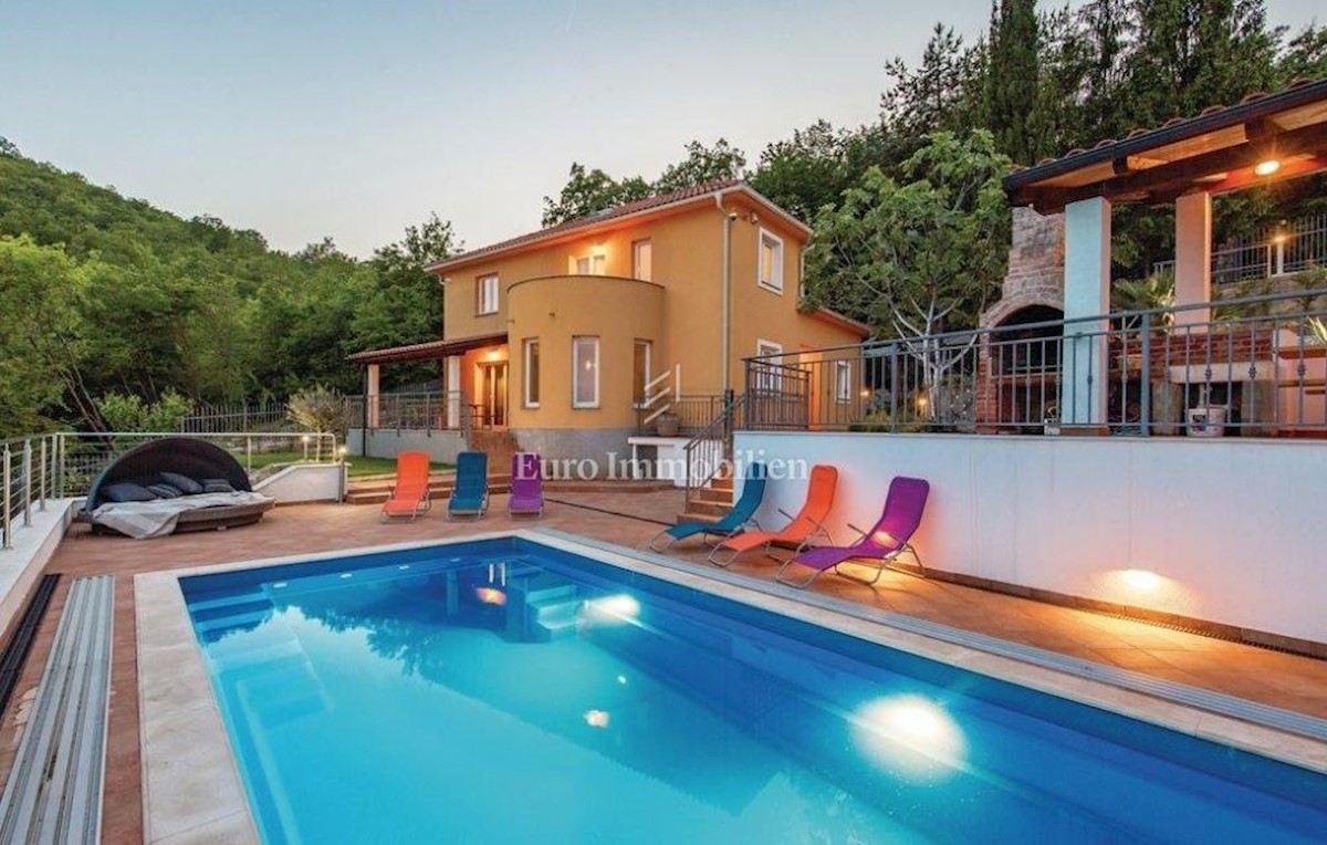 Prekrasna villa za odmor s pogledom na more, u okolici Opatije!