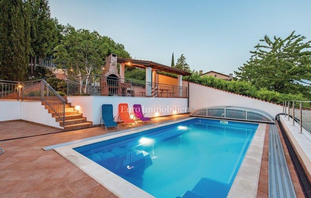 Prekrasna villa za odmor s pogledom na more, u okolici Opatije!