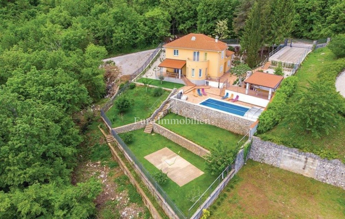 Prekrasna villa za odmor s pogledom na more, u okolici Opatije!