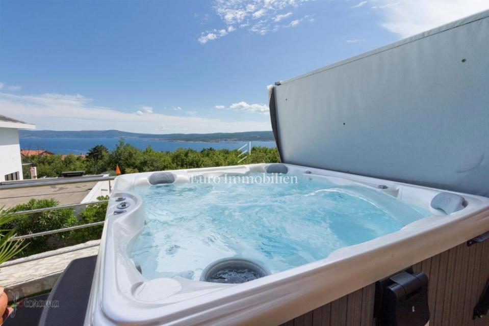 Crikvenica, vila z bazenom in pogledom na morje!