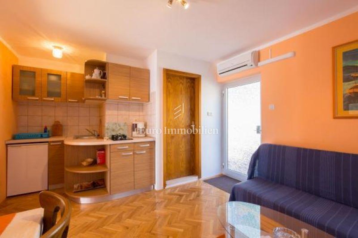 Kuća s bazenom prvi red do mora, Mali Lošinj