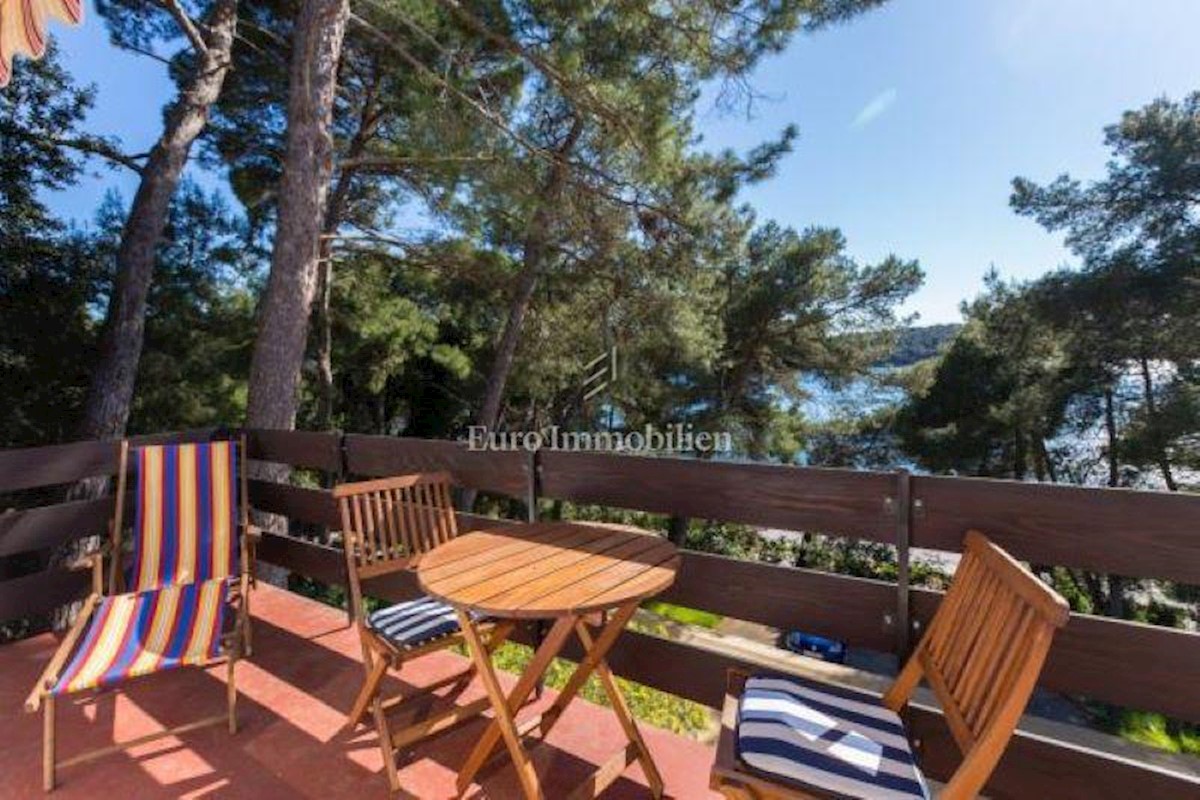 Kuća s bazenom prvi red do mora, Mali Lošinj